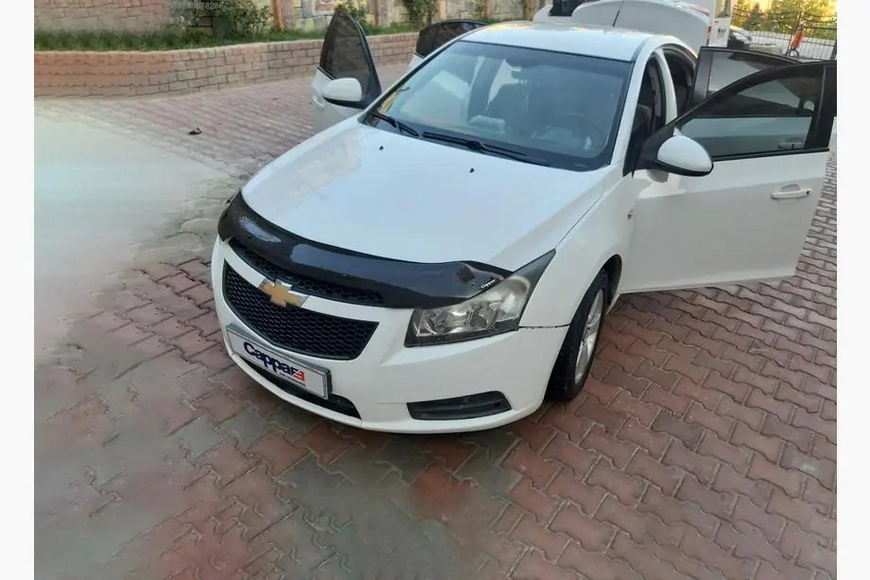 Дефлектор капоту Chevrolet Cruze 2009-2015 1720K477 фото