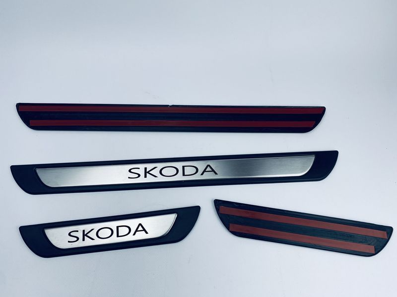 Накладки на пороги Skoda Kamiq 2019+ (хром-пласт) TAN24 00-00011748/7 фото