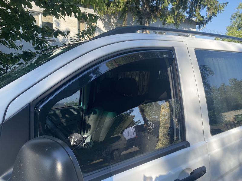 Дефлектор вікна для Mercedes Vito W639 Viano 2003+ 2D вставні 00-00014126 фото