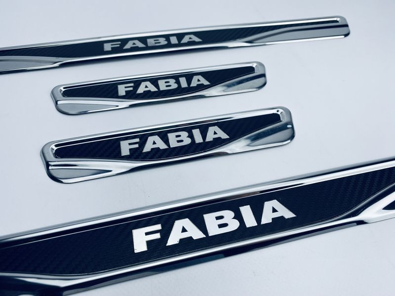 Накладки на пороги Skoda Fabia 2 2008-2014 (хром-карбон) TAN24 00-00011681/1 фото