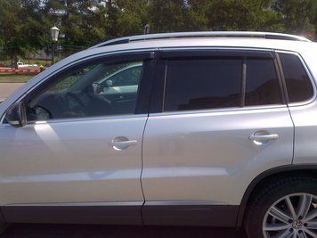 Дефлектор вікна HIC для Volkswagen Tiguan 2007- з хром молдингом HIC.VW26-M фото
