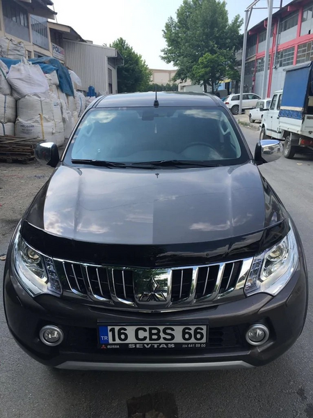 Дефлектор капоту Mitsubishi L200 2015-2019 5642K025 фото