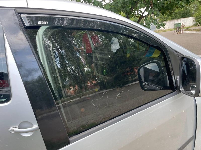 Дефлектор вікна для Volkswagen Caddy 3/4 2004-2020 2D вставні 00-00014127 фото