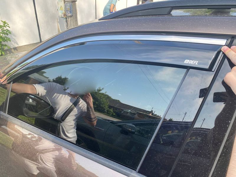 Дефлектор вікна для Volkswagen Touareg 2010-2018 з нерж. хром полоскою 00-00014179 фото