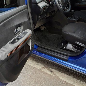 Dacia Sandero З 2021 року Накладки на дверні пороги EuroCap (4 шт, ABS) 72210621-010019 фото