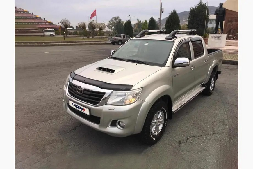 Дефлектор капоту Toyota Hilux 2006-2015 30780912-010409-30010101 фото