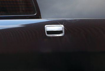 Volkswagen Amarok 2010-2022 Накладка на ручку багажника (нерж) Carmos - Турецька сталь car8255 фото