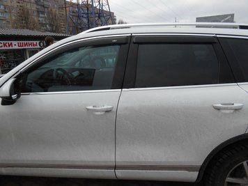 Дефлектор вікна HIC для Volkswagen Touareg 2010- з хром молдингом HIC.VW41-M фото