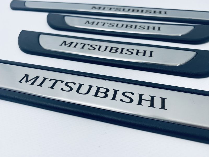 Накладки на пороги Mitsubishi Pajero 3 1999-2006 (хром-пласт) TAN24 00-00011738/17 фото