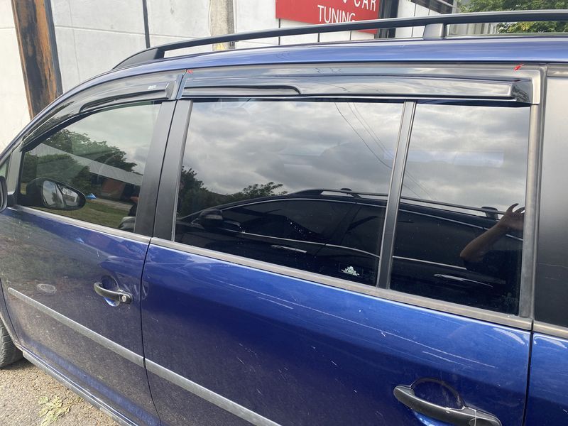 Дефлектори вікон Volkswagen Touran 2003-2015 накладні (DEFL) Q2 00-00014499 фото
