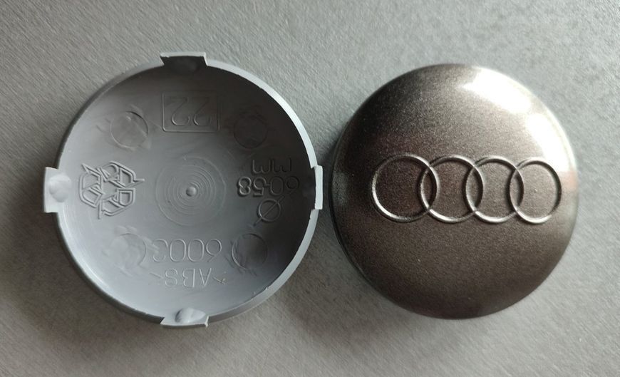 Ковпачки на диски універсальні 60-58 мм графіт Audi 6741 фото