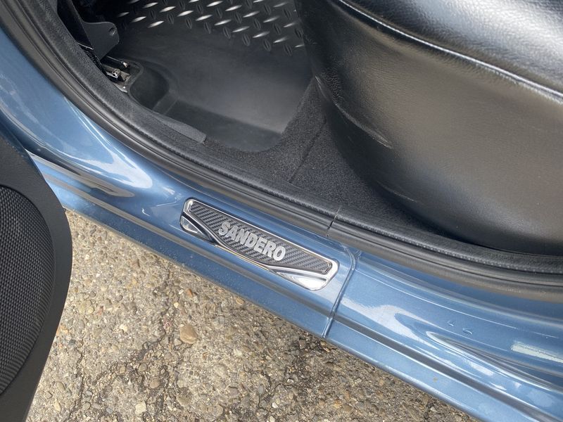 Накладки на пороги Renault / Dacia Sandero 2008+ (хром-карбон) TAN24 00-00011675/1 фото